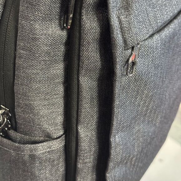 Tigernu backpack really cool design with this one great condition - Picture 3 of 8